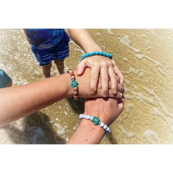 Sea Turtle Tracking Bracelet, Elastic, supports the Sea Turtle Conservancy White - Picture 5 of 6